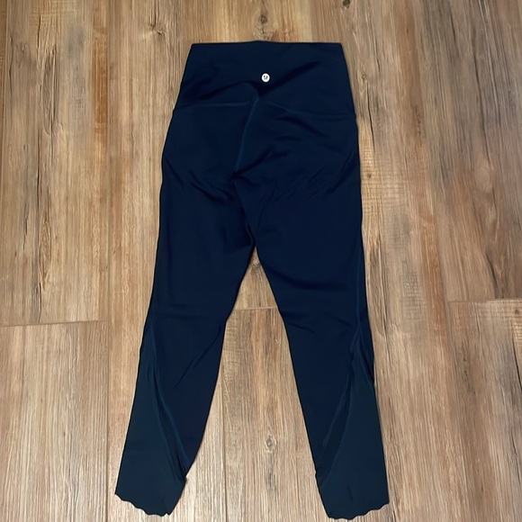 Lululemonn Wunder Under Crop *Scalloped - Picture 2 of 3